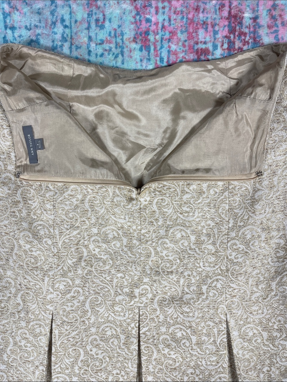 Ann Taylor Beige Paisley Lace Pencil Skirt - Picture 7 of 8